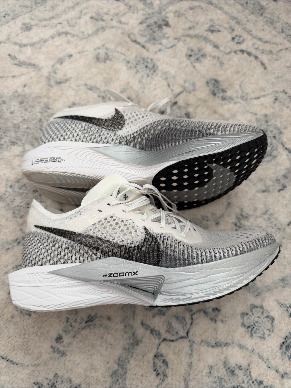 NIKE VAPORFLY 3 - US 8.5